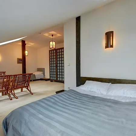 Aerohotel לינה וארוחת בוקר