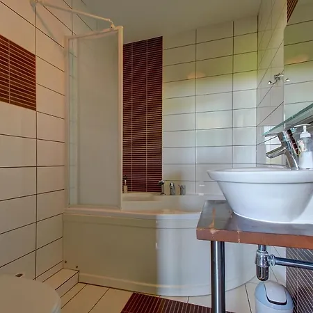 Aerohotel לינה וארוחת בוקר 3*