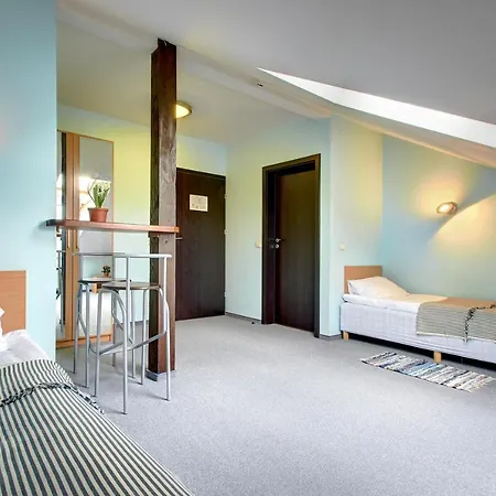 Aerohotel לינה וארוחת בוקר