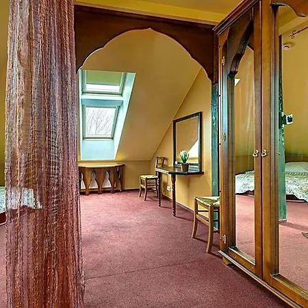 לינה וארוחת בוקר Aerohotel