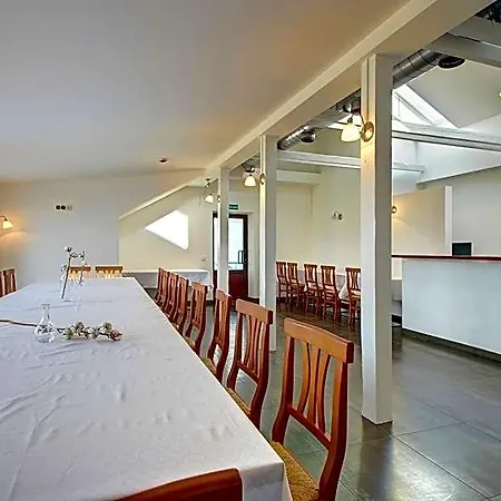 לינה וארוחת בוקר Aerohotel
