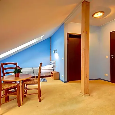 לינה וארוחת בוקר Aerohotel