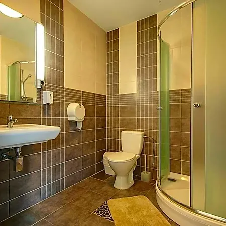 לינה וארוחת בוקר Aerohotel וילנה